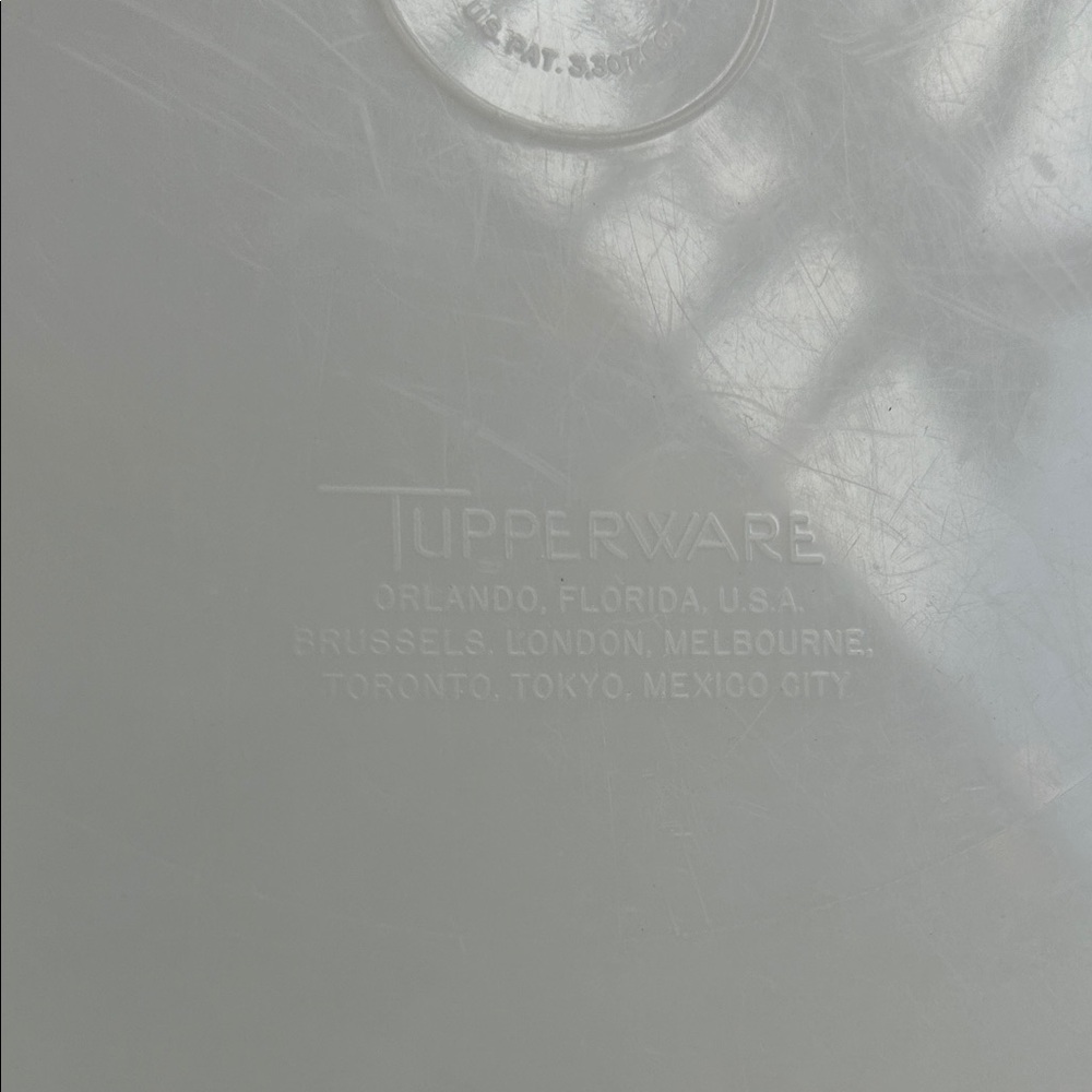 Vgt Tupperware White Cake Carrier - Picture 4 of 6